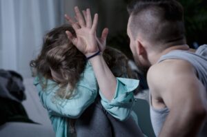 violenza domestica schiaffo